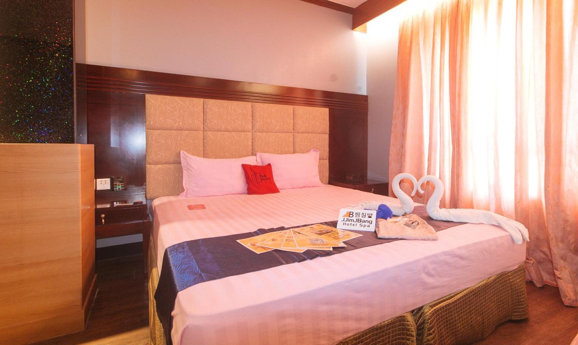 Reddoorz Premium At Jjimjbang Hotel Spa Manila Exterior photo